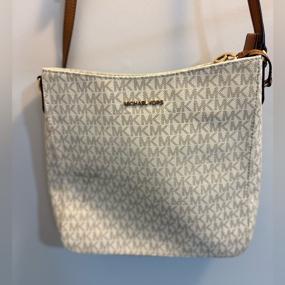 Michael Kors Cream and Brown Crossbody Bag with Elegant Design
